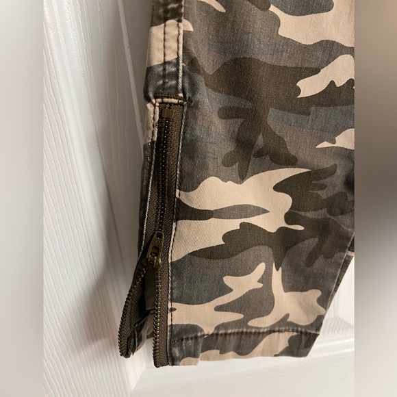Jag Camo Jeans Size 6 - Picture 4 of 8